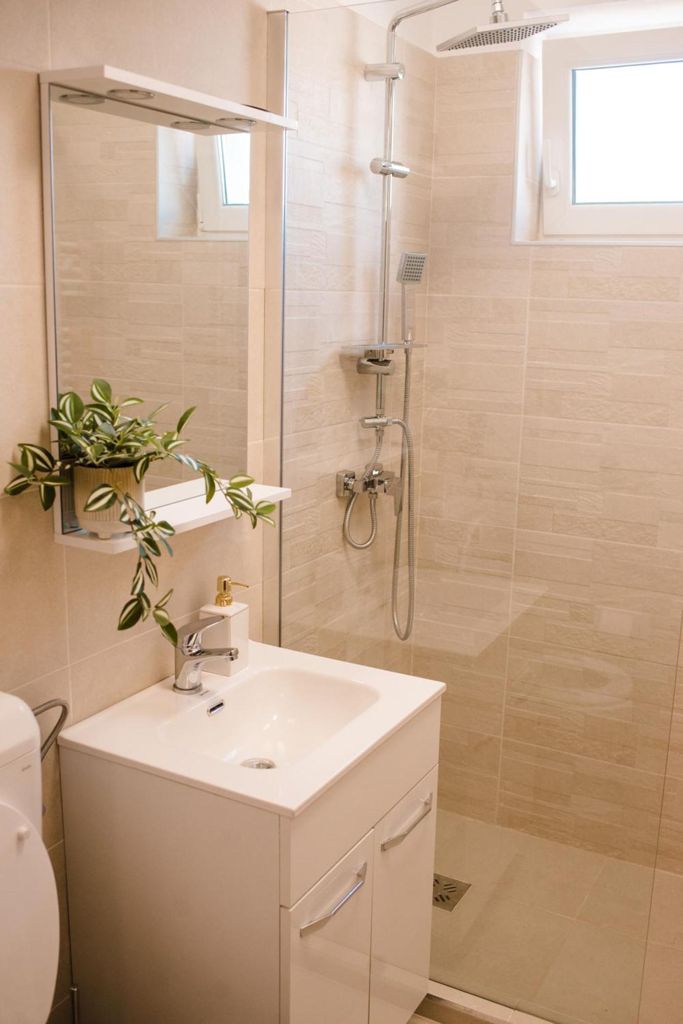 Central White Apartment Satu Mare Exterior foto