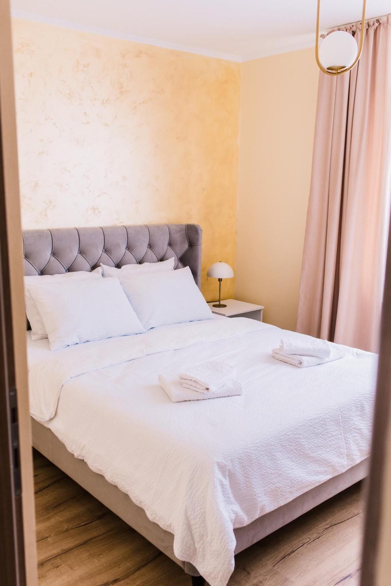 Central White Apartment Satu Mare Exterior foto